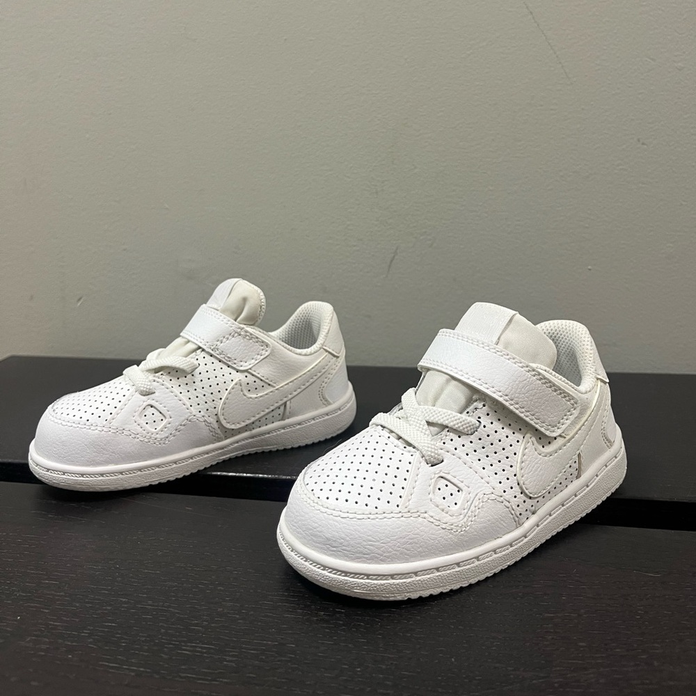 Nike son of force 8c white